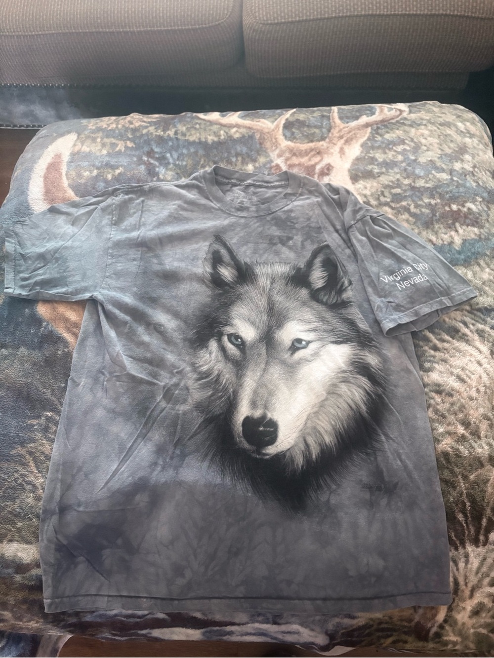 The Mountain Men's Gray Wolf Graphic T-Shirt - Gray